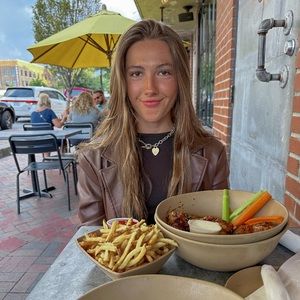 Meet your Posher, Hannah rose